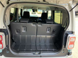 日常の使用に十分な広さの荷室です♪簡単な操作でシートアレンジもできます♪