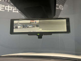 後方ピラーや荷物、後席の同乗者やガラスのくもりなど、視界が妨げられた場合でも、後方カメラからの映像で安全を確認することができます。