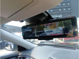 スマートルームミラーです。カメラで後部を映し出します。
