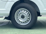 タイヤサイズは145/80R12です。
