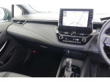 【まるまるクリーニング】内装工程では、中古車を気持ちよくお乗りいただけるよう清掃しております。シートの洗浄はもちろん、ニオイの元となるフロアカーペットまで洗浄・消臭を実施。
