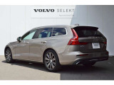 VOLVOの安全機能は前方だけではなく後方も監視しています