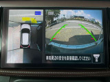 クルマを上空から見下ろしているような映像が画面に映し出されます。ミラーだけでは見え辛い箇所も含め、ひと目で周囲の状況がわかるためスムースに駐車できますね。安全な駐車の手助けになります!