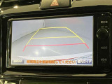 車庫入れなど後進運転時に死角をモニターで確認ができて安全です♪ ステアリング操作の参考になるガイド線も表示しますので車庫入れがニガテな方も安心ですネ!