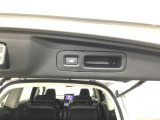 とても便利な【パワーテールゲート】スイッチ一つで楽々自動開閉。