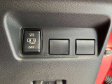 スライドドアの操作ボタンも同様に、運転席周りにまとめて設置されています