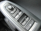 パワーウィンドウは運転席のスイッチのみオート機能も装備されております。ウィンドウロックも装備されているので、お子様と一緒の時も安心ですね。