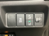 ハンドルの右側にはヘッドライトレベライザーとHondaセンシング用のメインスイッチがついています。ヘッドライトレベライザーは道路状況や積荷の加重に応じてライトの高さを調節できます。