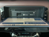 写真の場所にCD/DVDを挿入し、再生することができます。また、SDカードを使ってのCD録音も可能です!好きな音楽を聴きながら日々の疲れを癒し、家族で思い出に残るドライブを♪