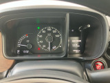 ホンダセンシング装着車となっております。衝突軽減ブレーキ、誤発進抑制機能、歩行者事故低減ステアリング、路外逸脱抑制機能、アダプティブクルーズコントロール、車線維持支援システム他、8つの機能で幅広く支援