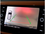 バックカメラ トラフィックアラートで苦手な駐車も楽々できます.