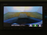 【バックカメラ】運転が苦手な方も車庫入れラクラクです!ギアをリバースに入れれば自動的に切り換わりますので、面倒な操作は不要です♪狭い駐車場もお車を傷つけず安心ですね!