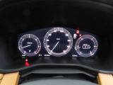 CX-60のメーター部です。華美な装飾を避け、必要な情報を瞬時に読み取れる様にデザイン・配置されています。