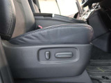 パワーシート搭載。微妙な調整が手軽にでき、ピッタリなポジションで運転することが可能です。