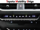 左右独立で温度調節ができるオートエアコンを装着しておりますのでドライブも快適に楽しめます!