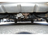 下廻りに大きなダメージは無さそうです。防錆塗装ノックスドールが施工されています。