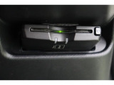 ゲート通過もスムーズなETC搭載です。今やマストアイテムですね。納車前には使用できるようにセットアップをさせていただきます。ETCカードの取扱もしておりますのでご相談くださいね。
