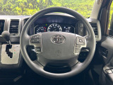 インテリアに合わせたデザインのステアリングは、運転される方のことも考え、運転しやすい形状、大きさです。是非一度、実際に触ってお確かめください。