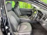 運転席まわりには十分なスペースがあり、大柄な方でもゆったり運転していただける環境です。