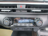 ★オートエアコン★温度設定だけで車がいつも快適に自動調整します♪風量や吹き出し口も自動で行われます。もちろんお好みの設定にも調整可能です♪