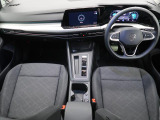 シンプルなデザインと一目でわかるスイッチの配置はPeoples Car=みんなの車という考えの現れです。各スイッチにはバックライトもついており、夜間でも安全に操作して頂けます。