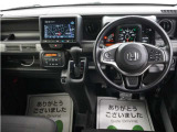 運転にかかわる様々な操作を安全に行えるように視点移動が少なく、操作性に配慮されたスイッチ類が凝縮されたコクピットです。