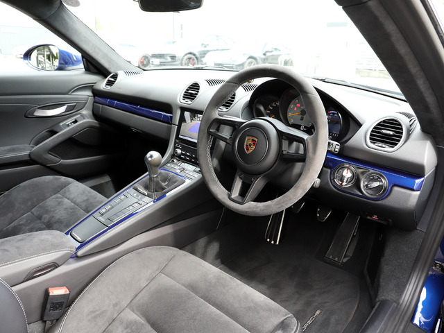 ポルシェ 718ケイマン GT4 の中古車詳細 (18,000km, ゲンチアン