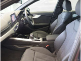 Audi正規ディーラーが高品質をお約束。高度な訓練・教育を受けたAudi専任メカニックが、100項目にもおよぶ精密な点検を実施。すべてクリアしたAudi車だけ、あなたのお手元に届けられるのです