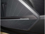 Audi正規ディーラーが高品質をお約束。高度な訓練・教育を受けたAudi専任メカニックが、100項目にもおよぶ精密な点検を実施。すべてクリアしたAudi車だけ、あなたのお手元に届けられるのです