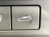 【ハンズフリーパワーバックドア】リアバンパー下部に足先を出し入れするだけでバックドアが自動で開閉♪両手が荷物でふさがっている時でもラクラク開閉操作が行えます!