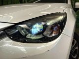 【LEDヘッドライト】悪天候や夜間走行時も良好な視界を確保し安心して運転できる高輝度LEDヘッドライトを装備!点灯速度が早く、消費電力も抑えられています。