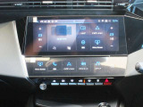 PEUGEOT i-Connect Advance 採用。10インチのスクリーンは大きく見やすくなっております。