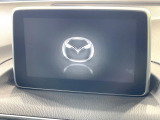 【マツダコネクトナビ】車内の雰囲気にマッチした一体型タイプのナビ。各種車輌設定やBluetooth再生等、様々な機能が楽しめます。直感的なダイヤル操作が可能で、使い勝手も良好です。