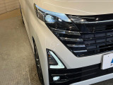 【LEDヘッドライト】悪天候や夜間走行時も良好な視界を確保し安心して運転できる高輝度LEDヘッドライトを装備!点灯速度が早く、消費電力も抑えられています。