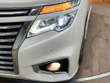 【LEDヘッドライト】悪天候や夜間走行時も良好な視界を確保し安心して運転できる高輝度LEDヘッドライトを装備!点灯速度が早く、消費電力も抑えられています。