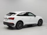 quattro(4WD)で雪道や滑りやすい道路はもちろんのこと日常の運転シーンでも安心と安全、さらにスポーティーなドライビング体験を提供します