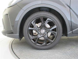 機敏さを引き立てる純正アルミ 225/50 R18 装着!