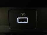 USB充電専用電源ソケットも付いています。モバイル機器などの充電専用