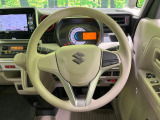 インテリアに合わせたデザインのステアリングは、運転される方のことも考え、運転しやすい形状、大きさです。是非一度、実際に触ってお確かめください。