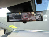 スマートルームミラー☆車体の後ろに取り付けたカメラで後方の様子を写し、その画像を提供します!