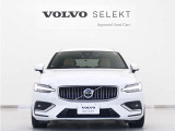 簡潔なラインと明確な意図をもって形作られたV60の外観は、伝統的なスカンジナビアンデザインそのものです。躍動感に溢れ優雅な雰囲気を持ち、細部に至るまで気を配られたその姿には確かな自信が映し出されます。