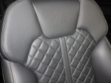 udi正規ディーラーが高品質をお約束。高度な訓練・教育を受けたAudi専任メカニックが、100項目にもおよぶ精密な点検を実施。すべてクリアしたAudi車だけ、あなたのお手元に届けられるのです