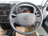 運転が楽しくなる明るく開放的な運転席まわりです。