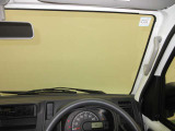 ドライバー目線で、使いやすく安全操作性と良好な視界を実現した運転席です。