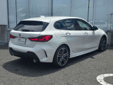 この度は弊社認定中古車をご覧いただき誠にありがとうございます。弊社はBMW 正規ディーラーですので遠方のお客様も安心してご購入下さい。ご不明な点がございましたらお気軽にお申し付けください。