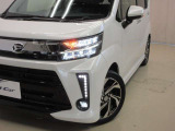 LEDヘッドライトです。デザイン性がよくとても明るいので、夜間の走行や悪天候でも安心です。しかも長寿命!