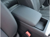 Audi正規ディーラーが高品質をお約束。高度な訓練・教育を受けたAudi専任メカニックが、100項目にもおよぶ精密な点検を実施。すべてクリアしたAudi車だけ、あなたのお手元に届けられるのです