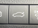 【パワーバックドア】スマートキーや運転席のボタンを押すだけでリアゲートが自動で開閉します!荷物を持っている時や、高い位置にあるバックドアを閉める際に便利な機能です♪
