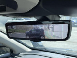 【デジタルルームミラー】後方の映像がルームミラーに表示されます!そのため、後方視界が遮られてしまう時や、夕方や夜間・悪天候などで後方が見えにくくなる場合でも、安全な後方確認をサポートします。