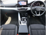 Audi正規ディーラーが高品質をお約束。高度な訓練・教育を受けたAudi専任メカニックが、100項目にもおよぶ精密な点検を実施いたします。すべてをクリアしたAudi車だけが、あなたのお手元に届けられるのです。